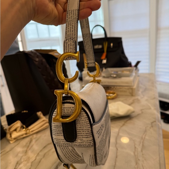 Dior White and Black Newspaper Print Saddle Bag - Picture 4 of 7